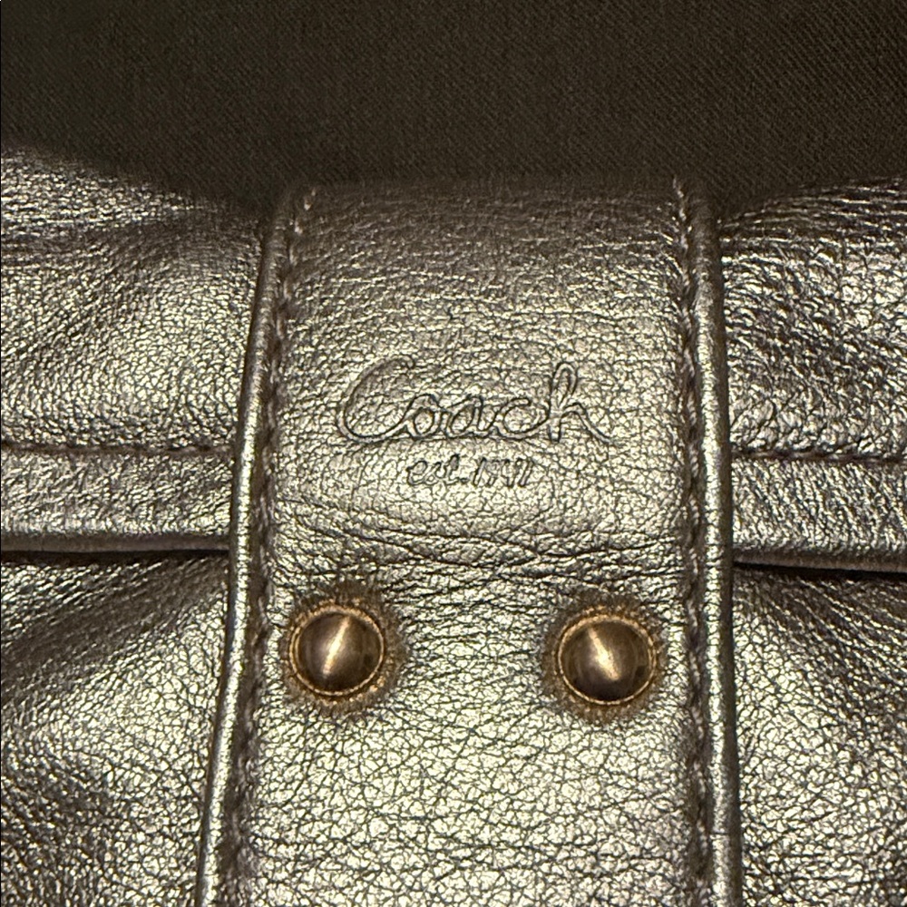 Coach Vintage Metallic Platinum Gold Leather Shoulder Bag - Picture 6 of 17